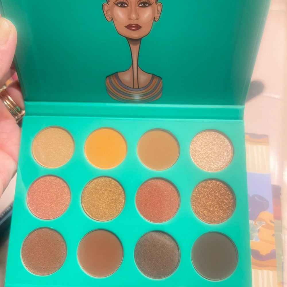 Julia place nubia eye shadow palette